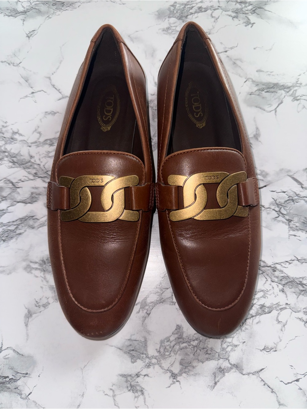 TOD'S Brown Leather Loafers with Gold Chain-Link Accent - Picture 3 of 8